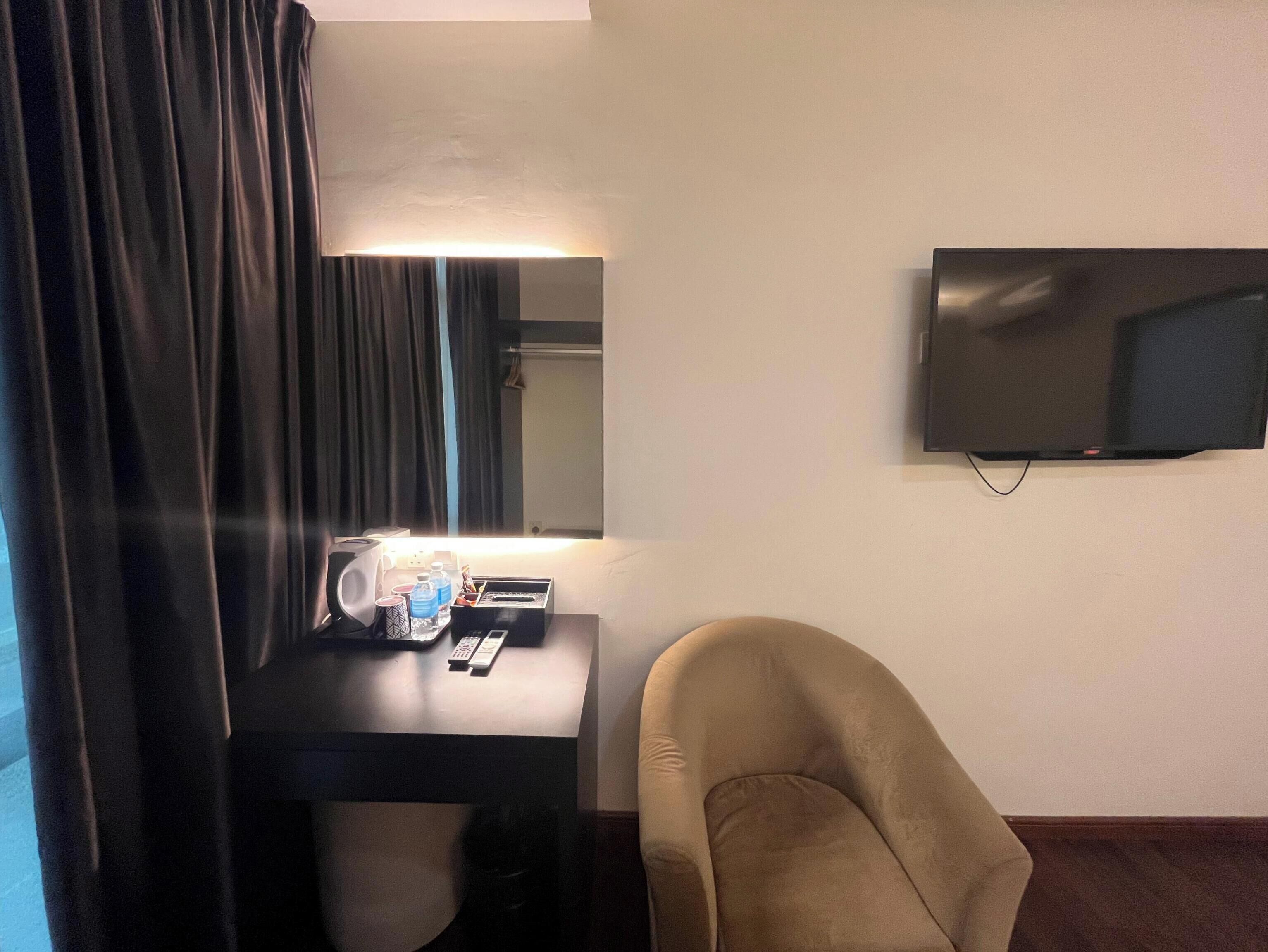 Superior Room, 1 King Bed | Desk, soundproofing, iron/ironing board, free WiFi