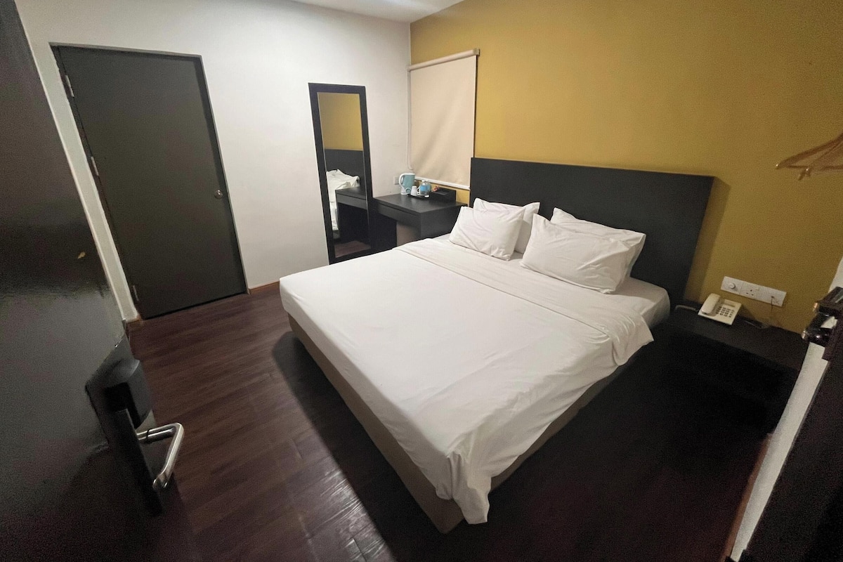 Deluxe tweepersoonskamer, 1 kingsize bed | 1 slaapkamer, een bureau, geluiddichte muren