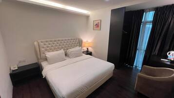 Superior Room, 1 King Bed | Desk, soundproofing, iron/ironing board, free WiFi