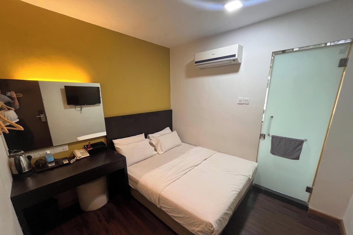 Deluxe tweepersoonskamer, 1 queensize bed | 1 slaapkamer, een bureau, geluiddichte muren
