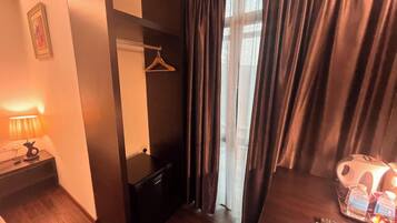 Superior Room, 1 King Bed | Desk, soundproofing, iron/ironing board, free WiFi