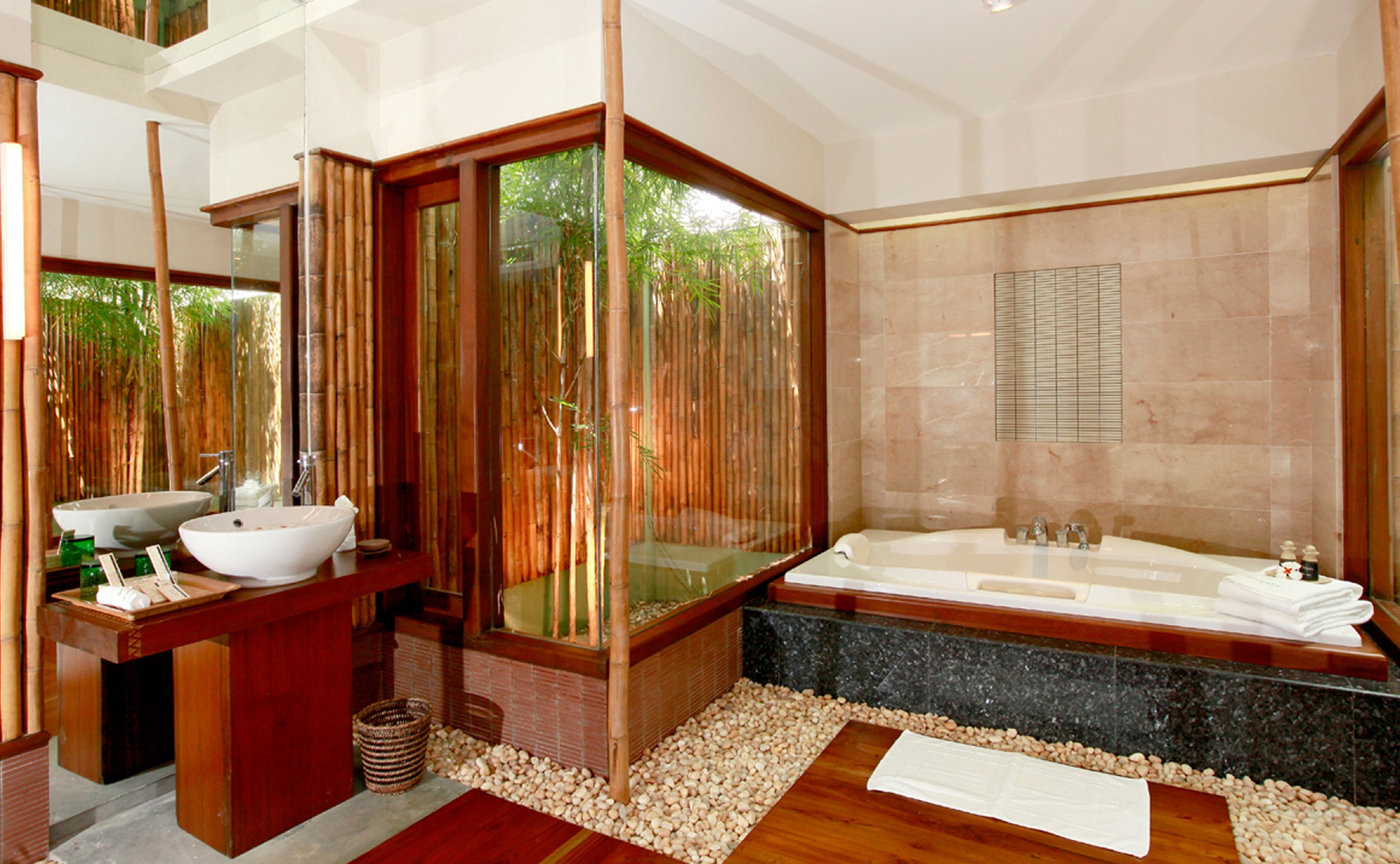 Thingaha Suite | Bathroom | Shower, free toiletries, hair dryer, bathrobes