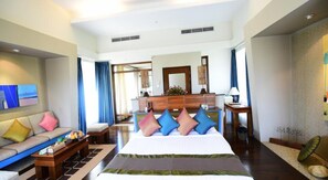 套房 (Thingaha) | 迷你吧、客房內保險箱、書桌、遮光布/窗簾