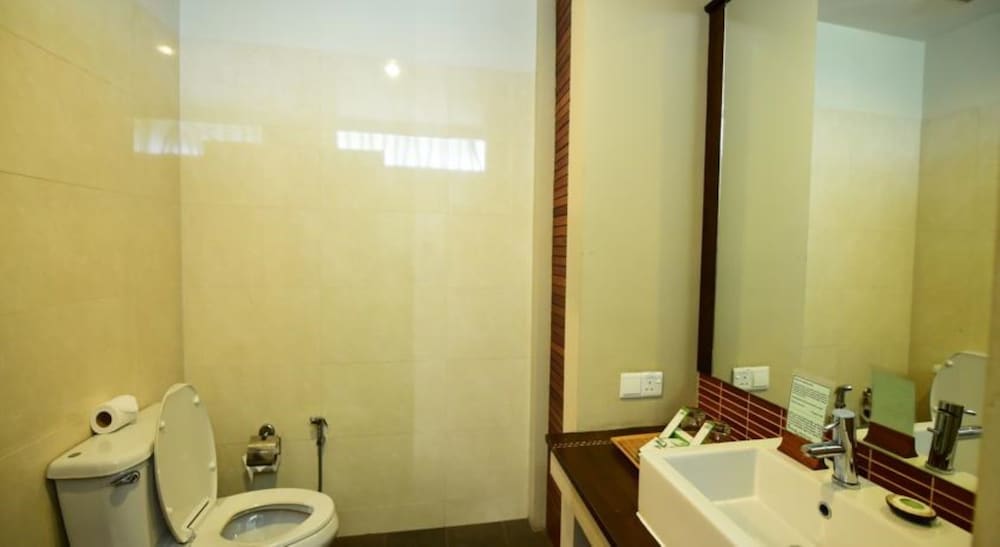 Thingaha Hotel by null