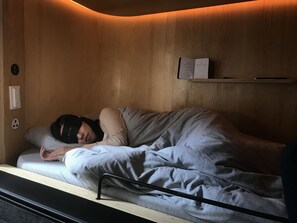 Sengetøy av topp kvalitet, memory foam-senger og safe på rommet