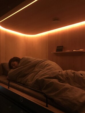 Sengetøy av topp kvalitet, memory foam-senger og safe på rommet