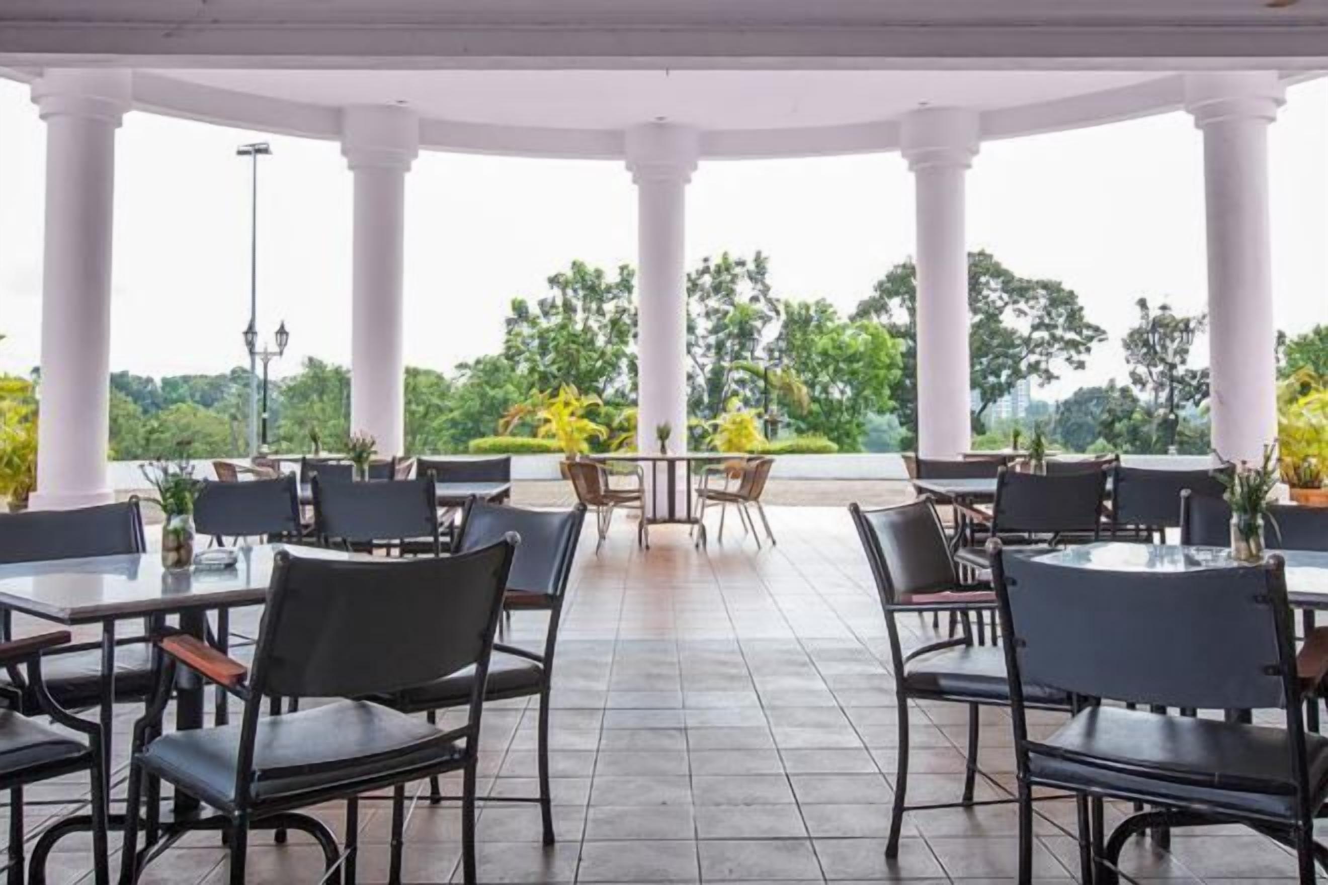 3 间餐厅，供应早餐、午餐和晚餐，国际美食