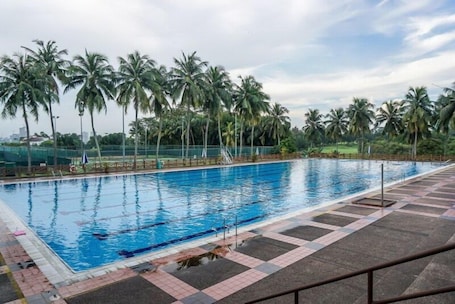 2 piscinas al aire libre