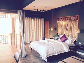 ห้องดีลักซ์สวีท, 1 ห้องนอน, ปลอดบุหรี่, วิวเมือง | เครื่องนอนระดับพรีเมียม, มินิบาร์, ตู้นิรภัยในห้องพัก, โต๊ะทำงาน