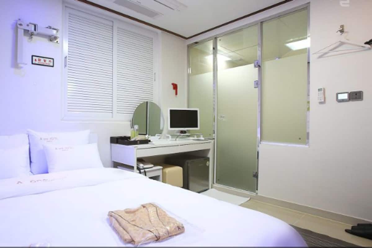 Standard Room | Soundproofing, free WiFi