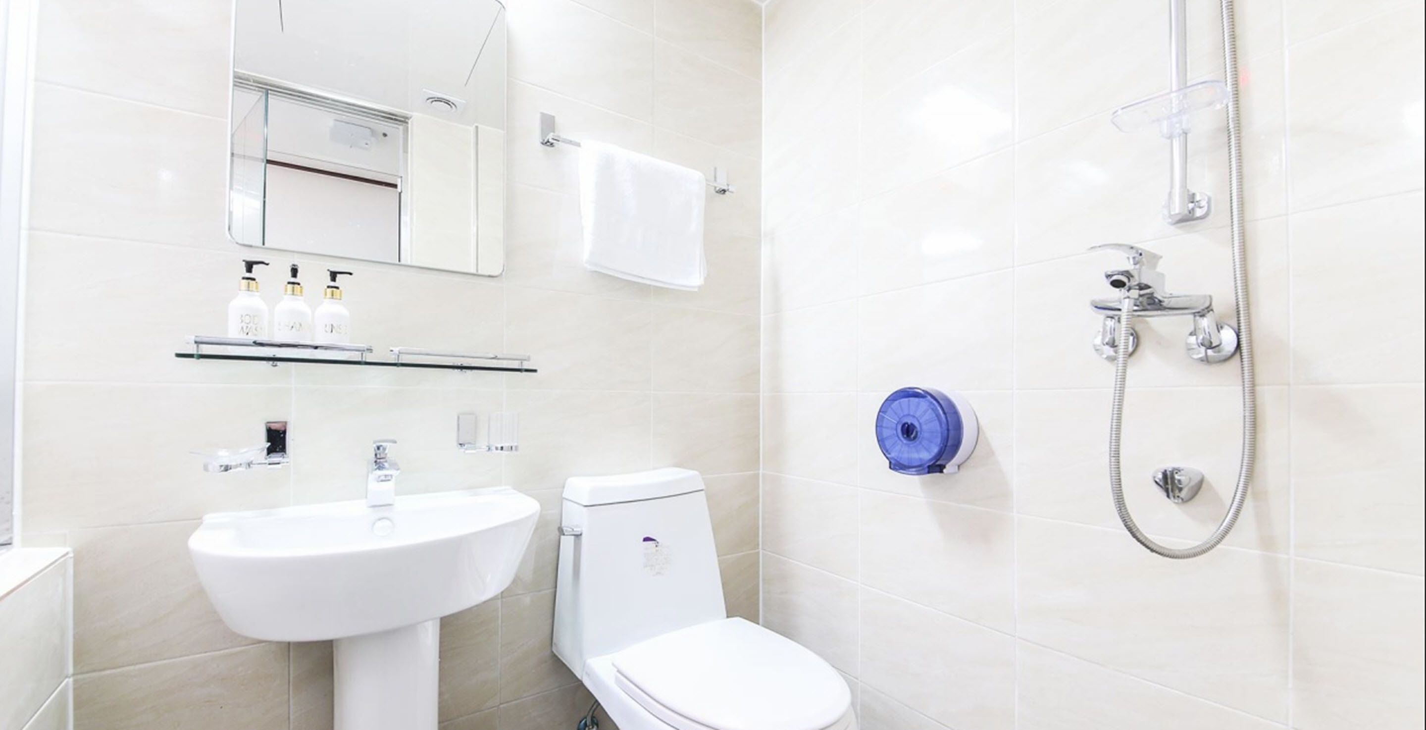 shower, free toiletries, towels