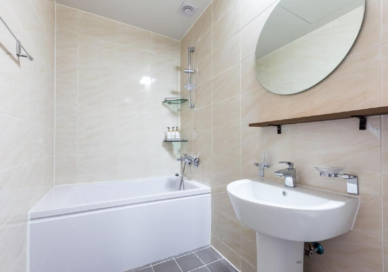 shower, free toiletries, towels