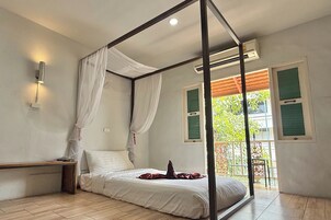 Deluxe Studio | In-room safe, desk, blackout drapes, free WiFi