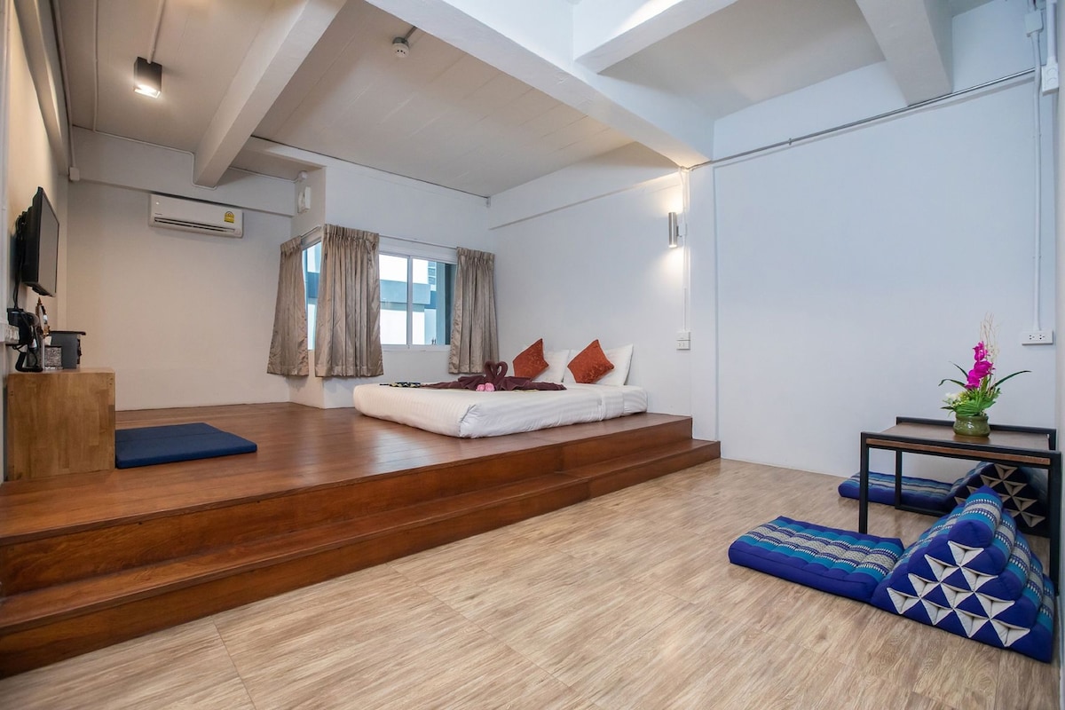 In-room safe, desk, blackout drapes, WiFi (free)