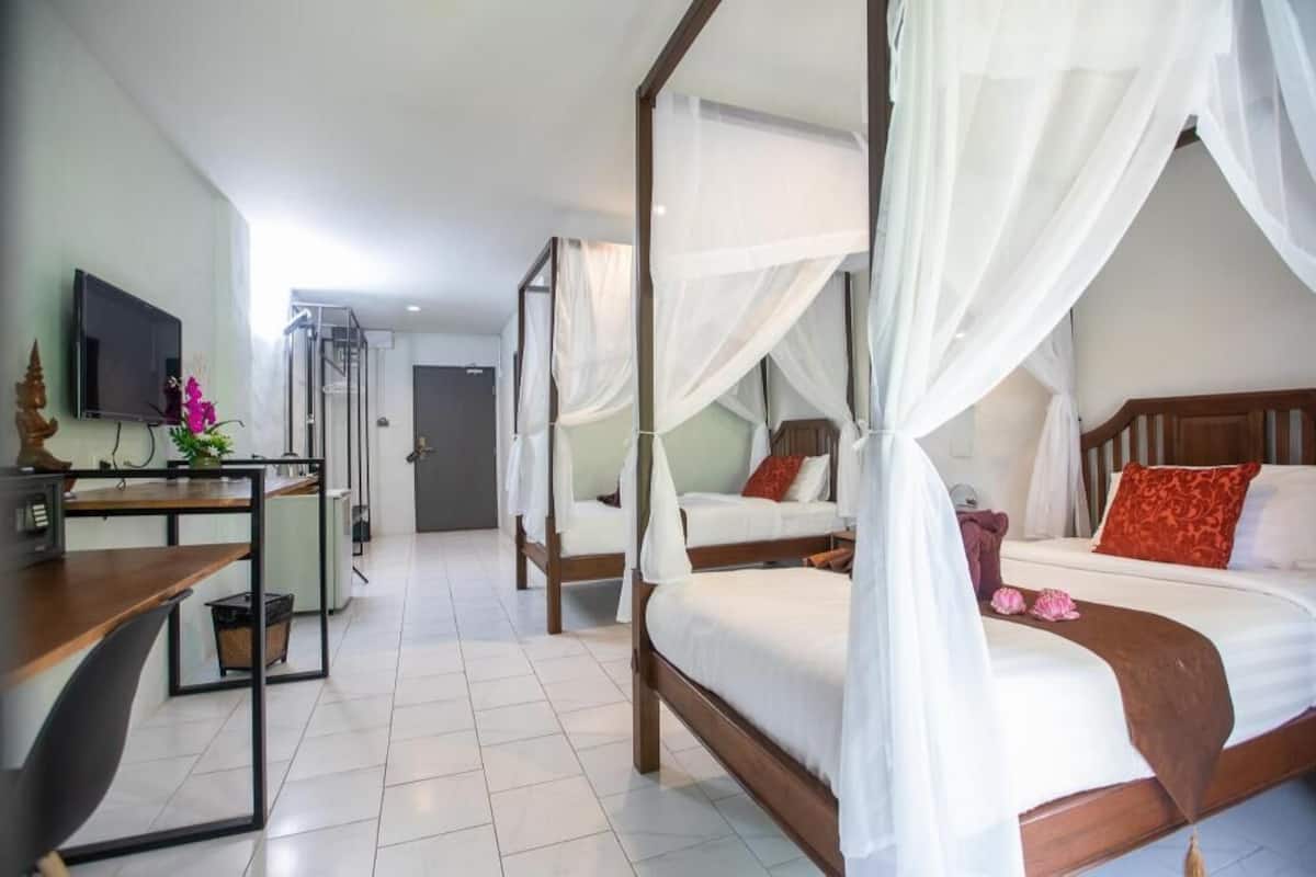 In-room safe, desk, blackout drapes, free WiFi