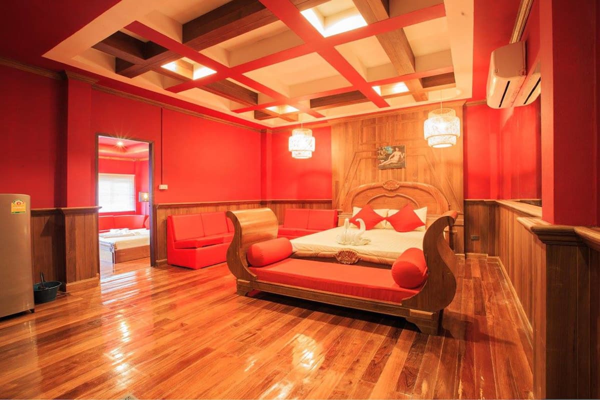 2 Bedrooms Family Suite | Hypo-allergenic bedding, blackout drapes, free WiFi, bed sheets