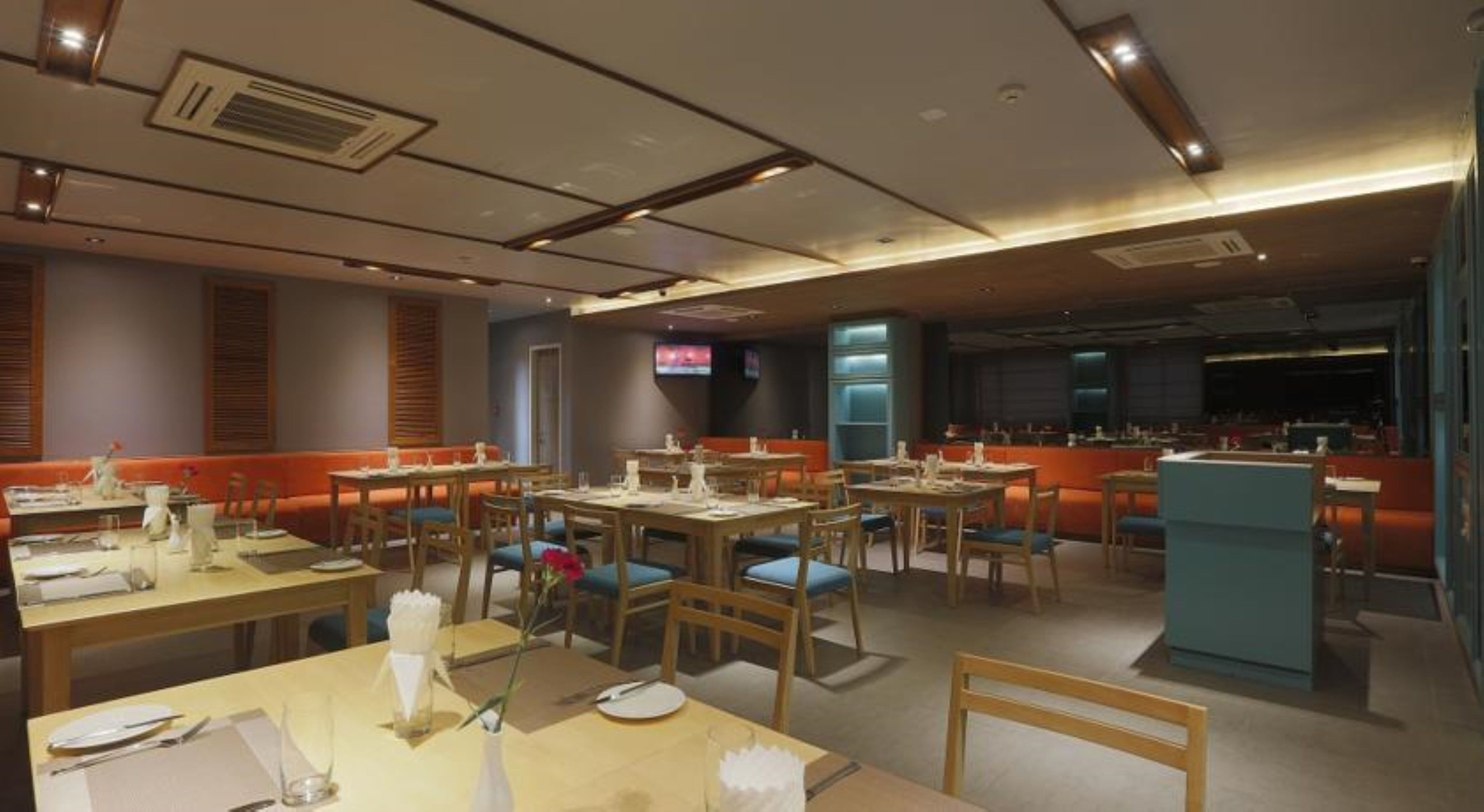 breakfast, lunch and dinner served