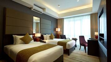 Standard Twin Room, City View | Minibar, in-room safe, desk, blackout curtains
