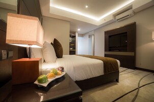 Premium Double Room, Accessible | Minibar, in-room safe, desk, blackout drapes
