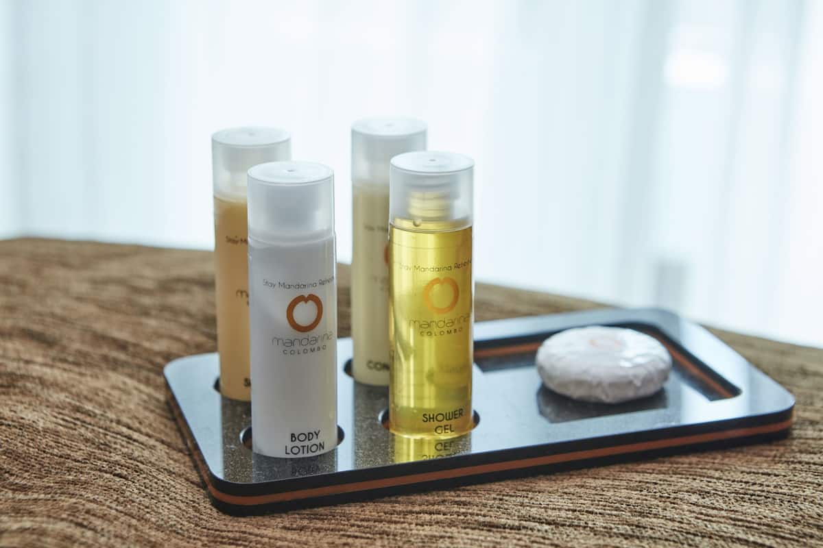 shower, rainfall showerhead, free toiletries, hair dryer