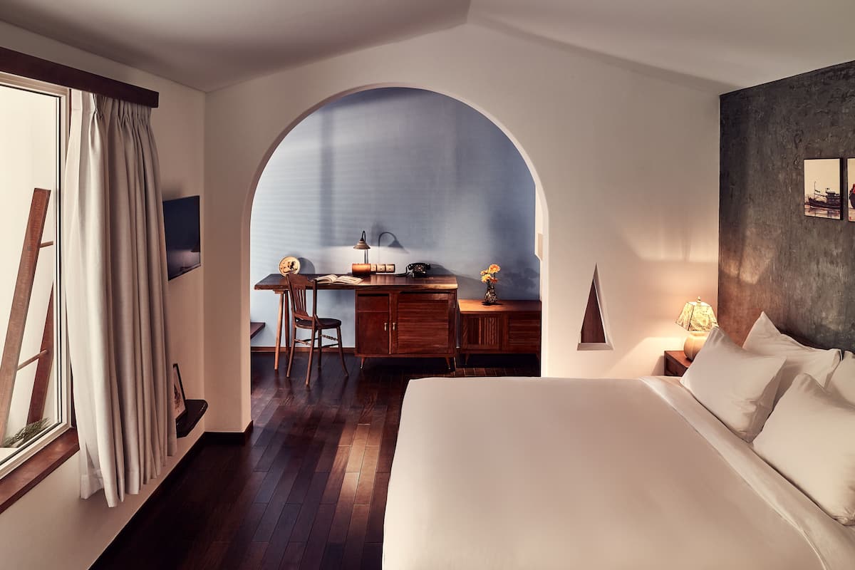 Artículos del minibar gratis y caja de seguridad en la habitación
