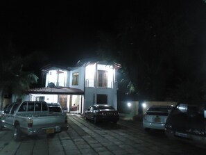 Front of property - Flower Seven Hotel (Anuradhapura)