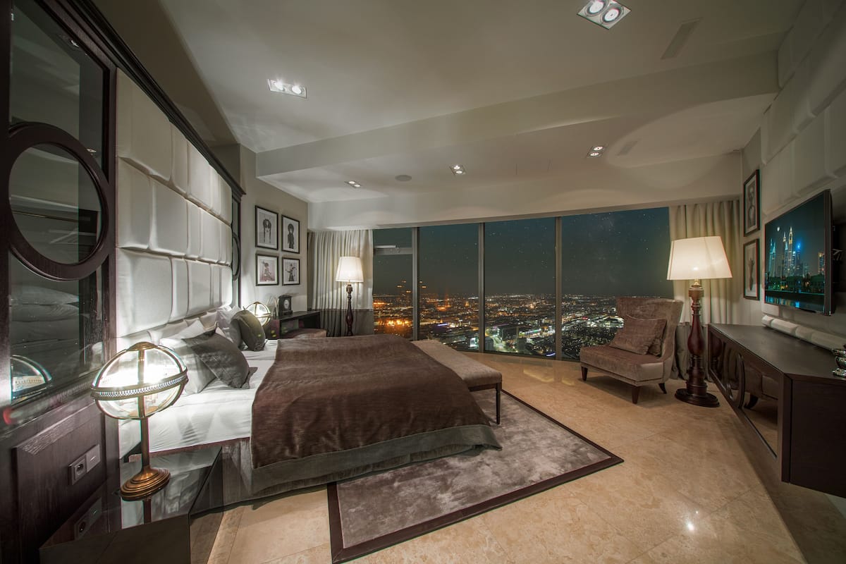 40th+ floor Penthouse Apartment | 高档床上用品、遮光窗帘、隔音、熨斗/熨衣板