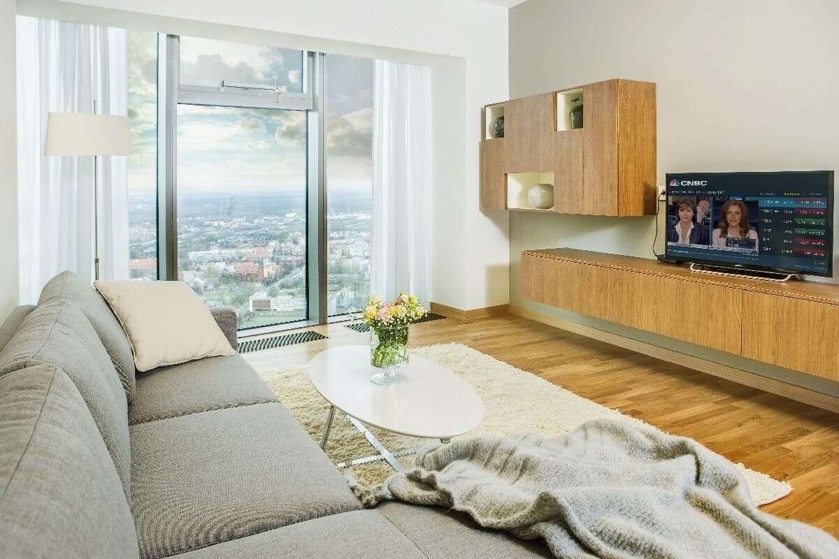 2 Bedroom Apartment on the 44th floor | 高档床上用品、遮光窗帘、隔音、熨斗/熨衣板