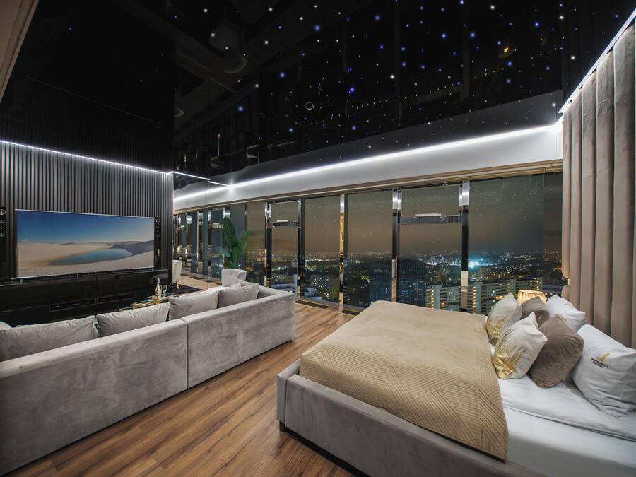 Apartamento de diseño, vistas a la ciudad | Ropa de cama de alta calidad, edredones de plumas, decoración individual