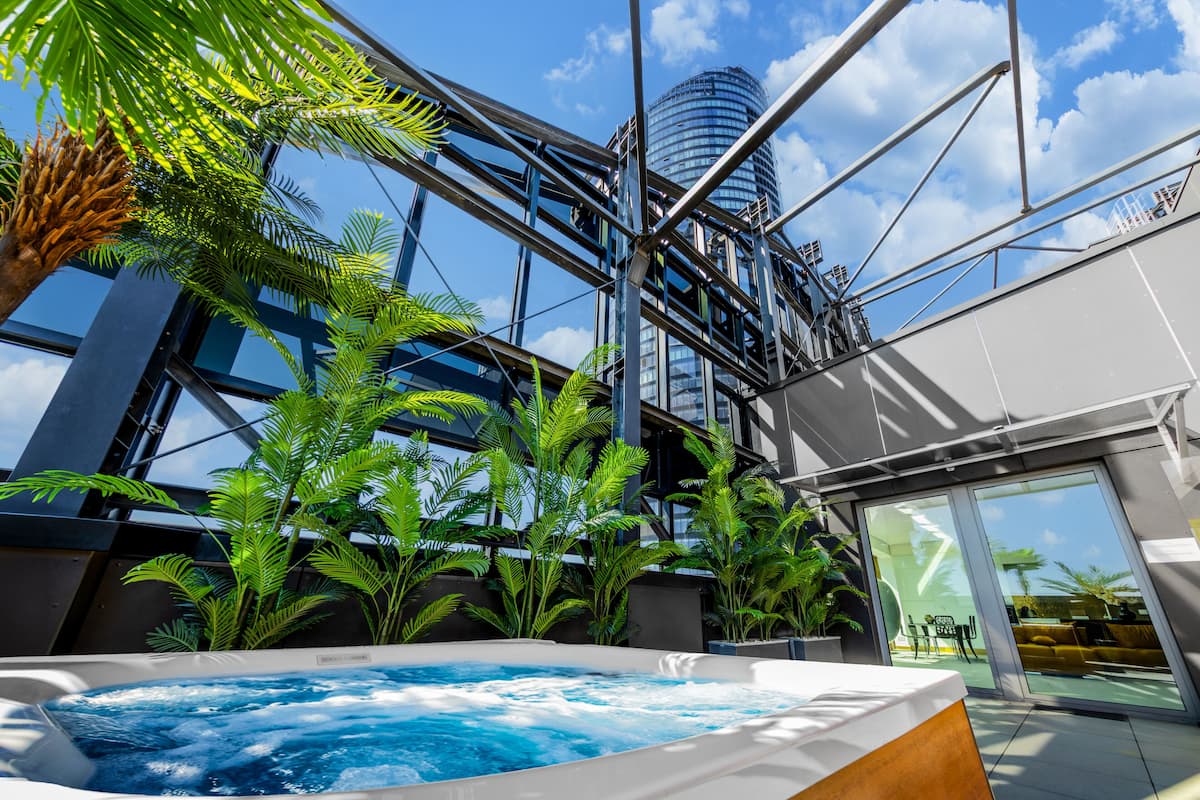 LĂ€genhet Premium - bubbelpool - utsikt mot staden | Privat bubbelpool