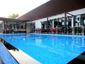 Frokost serveres, thailandske retter