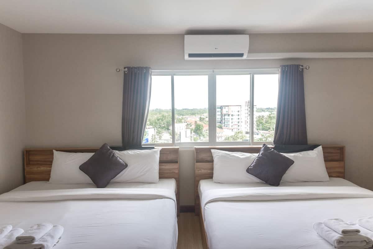 Deluxe Family Room | Tende oscuranti, letti aggiuntivi (a pagamento), Wi-Fi gratuito