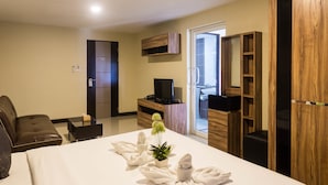 Superior Double Room | Langsir/tirai gelap terus, katil lipat simpan/tambahan, Wi-fi percuma 