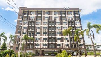 Pintu masuk properti