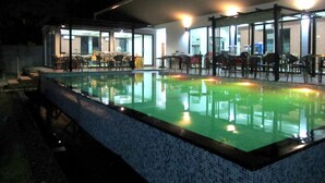 Kolam renang terbuka 