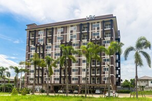 Property entrance - Life Grand Hotel (Chiang Mai)