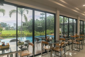Breakfast area - Life Grand Hotel (Chiang Mai)