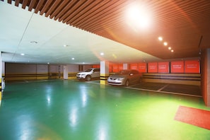 Ilmainen pysäköintipaikka, ilmainen valet-pysäköinti