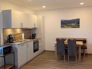 Comfort Condo, 1 Bedroom | Private kitchen