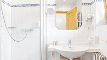 Shower, rainfall showerhead, free toiletries, hair dryer