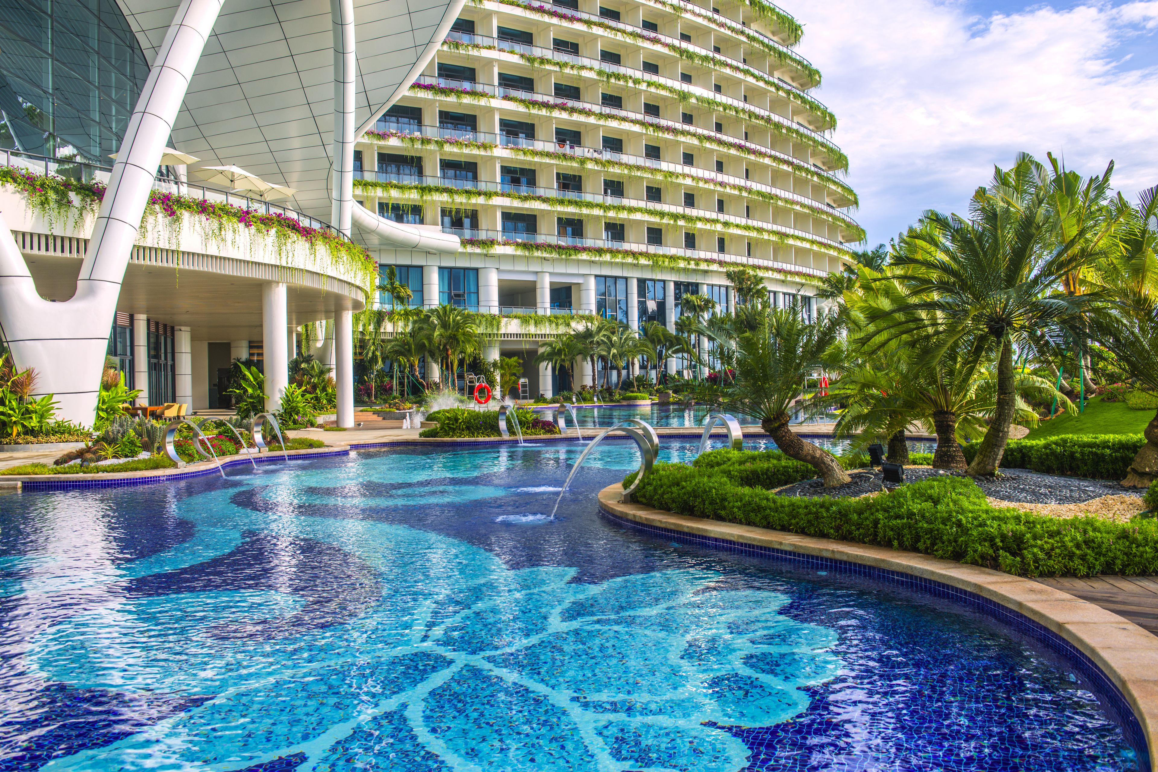 Outdoor pool, pool loungers