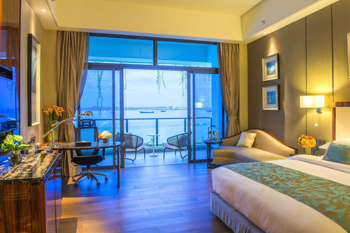 In-room safe, desk, laptop workspace, soundproofing