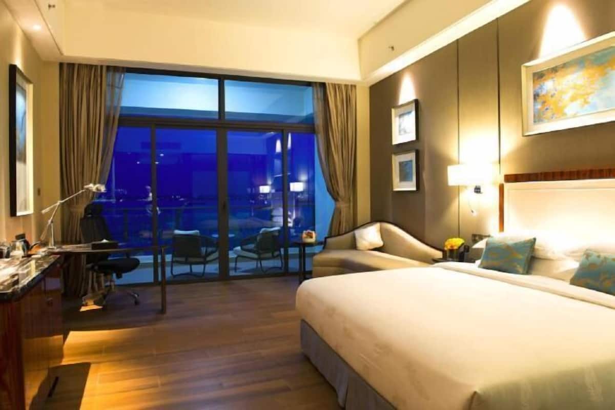 1 bedroom, in-room safe, desk, laptop workspace