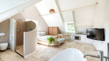 Deluxe Double Room | Living area | Flat-screen TV