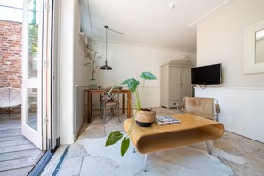 Deluxe Double Room | Living area | Flat-screen TV - Villa Oldenhoff (Abcoude)