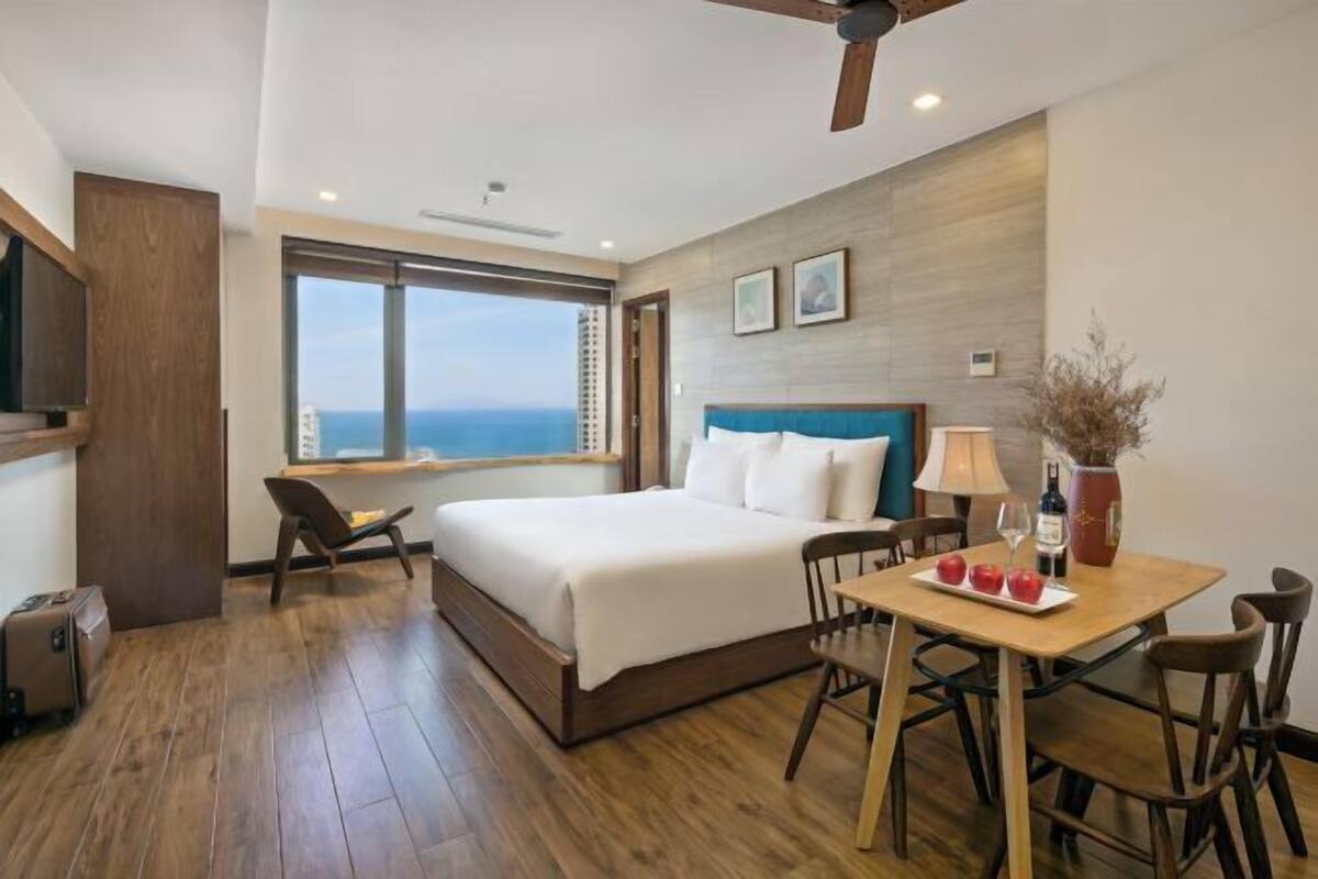 1 bedroom, premium bedding, minibar, in-room safe