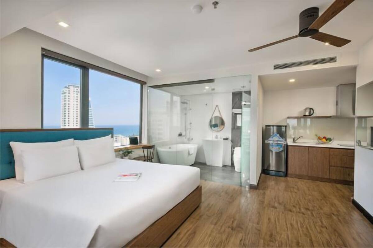 1 bedroom, premium bedding, minibar, in-room safe