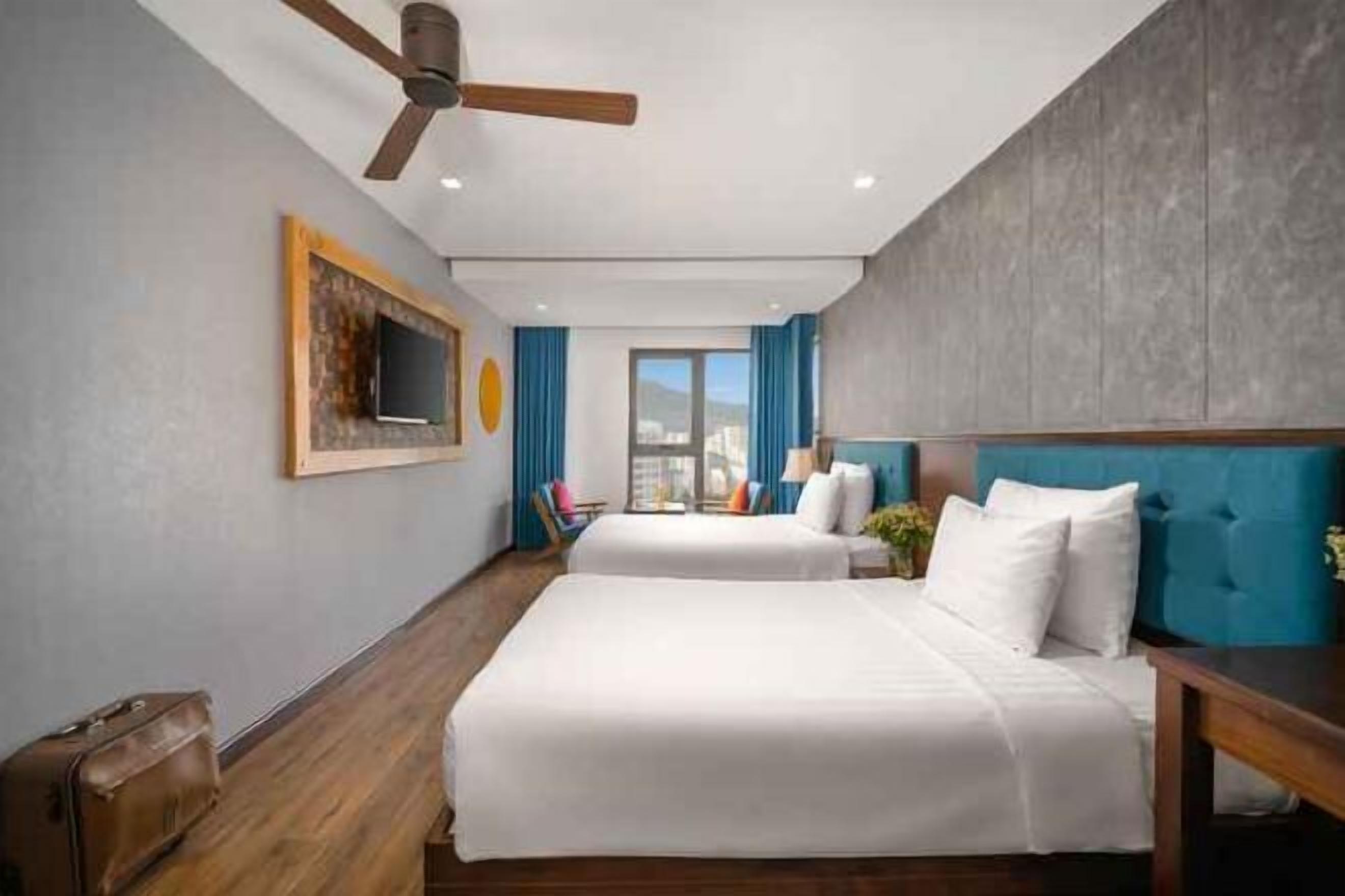 Hochwertige Bettwaren, Minibar, Zimmersafe, Schreibtisch