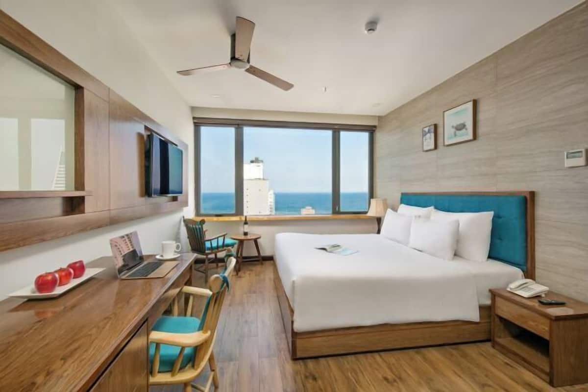 1 bedroom, premium bedding, minibar, in-room safe
