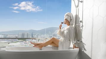 Luxury Suite, 1 King Bed, Balcony, City View | City view